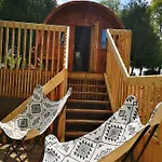 Bed & Breakfast Les Insolites De Jsk