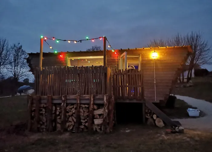 Les Insolites De Jsk Bed and breakfast Saint-Léonard-des-Bois