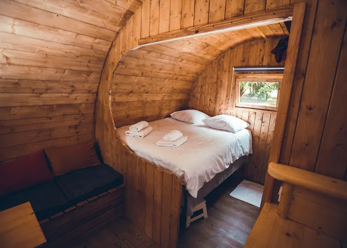 Bed and breakfast Les Insolites De Jsk Saint-Léonard-des-Bois